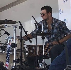 Meet your Posher, Levi